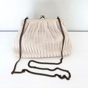 🍂UNIVERSAL THREAD Woven Crossbody Kisslock Purse